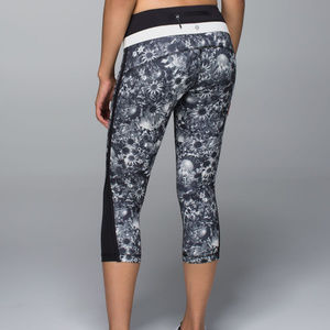 LULULEMON Up the Pace crop pants Florabunga floral